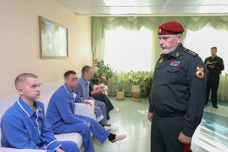 Заместитель директора Росгвардии вручил Георгиевский крест уроженцу Оренбурга