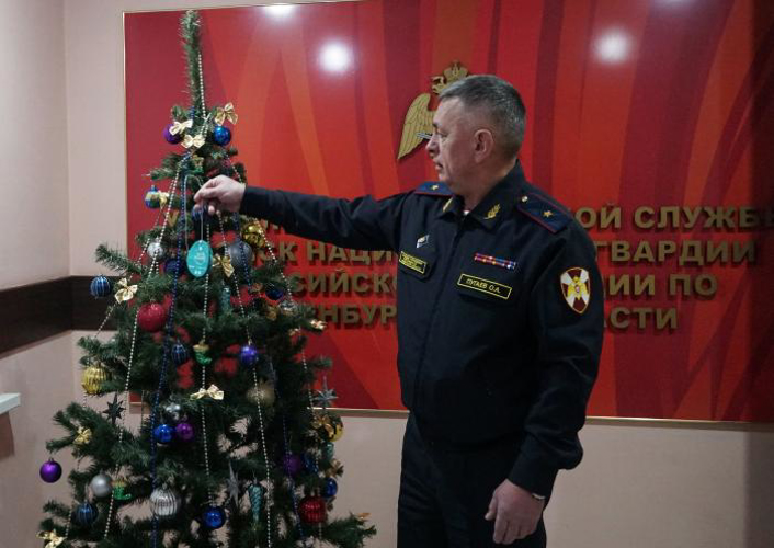 В рамках акций «Елка желаний» и «дед Мороз специального назначения» начальник Управления Росгвардии по Оренбургской области генерал-майор полиции Олег Пугаев помог осуществить мечту мальчику из Оренбурга