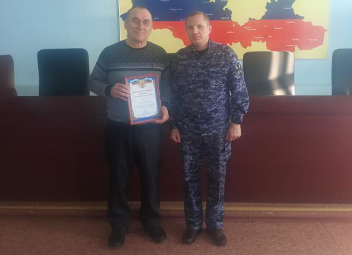 В Оренбуржье вручили благодарственное письмо Росгвардии за передачу оружия на СВО