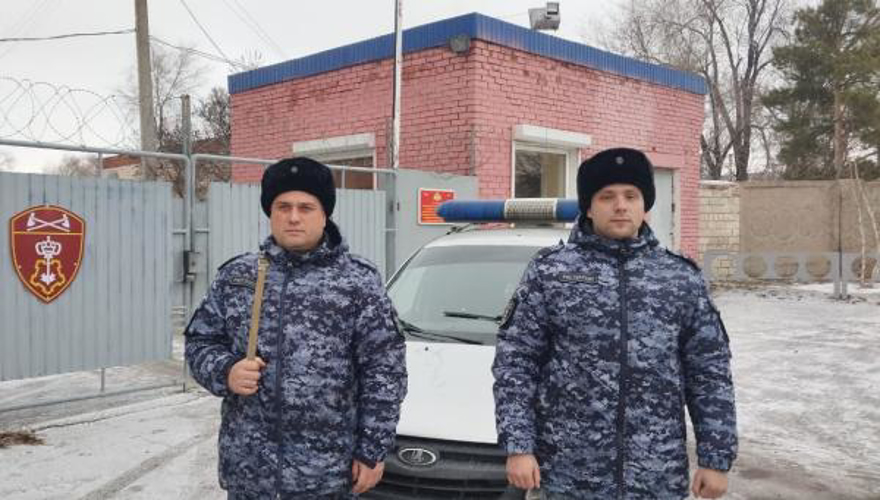 В Орске росгвардейцы  задержали мужчину, пытавшегося выломать дверь в квартиру 