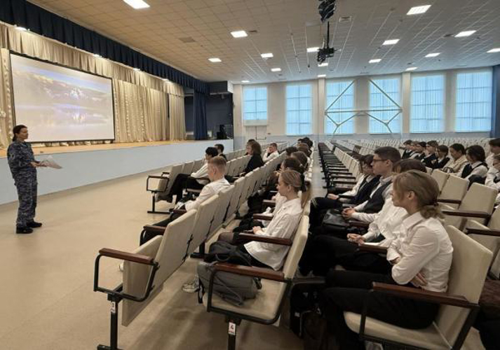 Росгвардейцы провели беседу с учащимися о поступлении в ведомственные ВУЗы