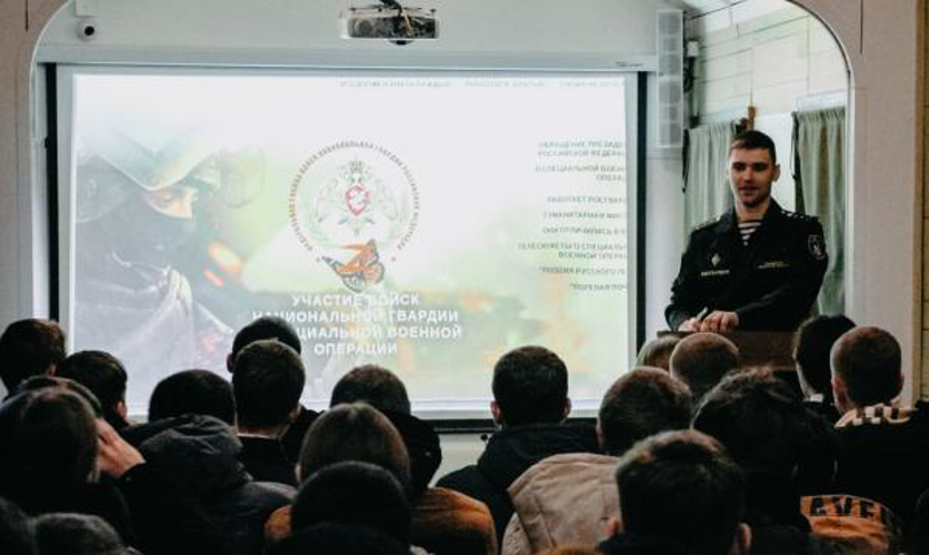 В преддверии празднования Дня Героев Отечества в Оренбурге учащиеся кадетских классов Росгвардии посетили выставку «Хроники СВОего времени» 