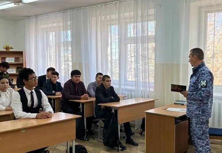 В Акбулаке росгвардейцы рассказали учащимся о порядке поступления в  ВУЗы Росгвардии