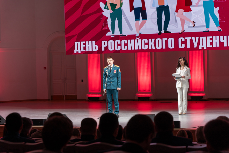 Росгвардеец стал почетным гостем в творческом мероприятии «Литературная гостиная»