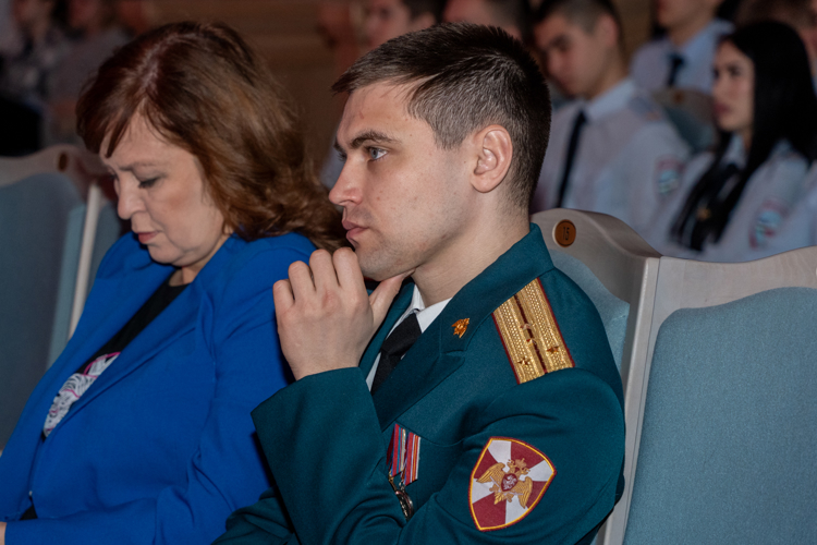 Росгвардеец стал почетным гостем в творческом мероприятии «Литературная гостиная»
