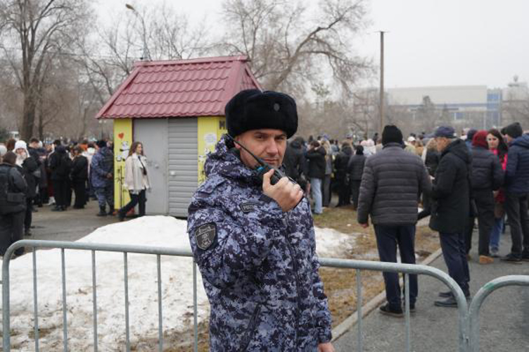 В Оренбурге росгвардейцы обеспечили безопасность на концерте, посвященному 11-й годовщине воссоединения Крыма с Россией