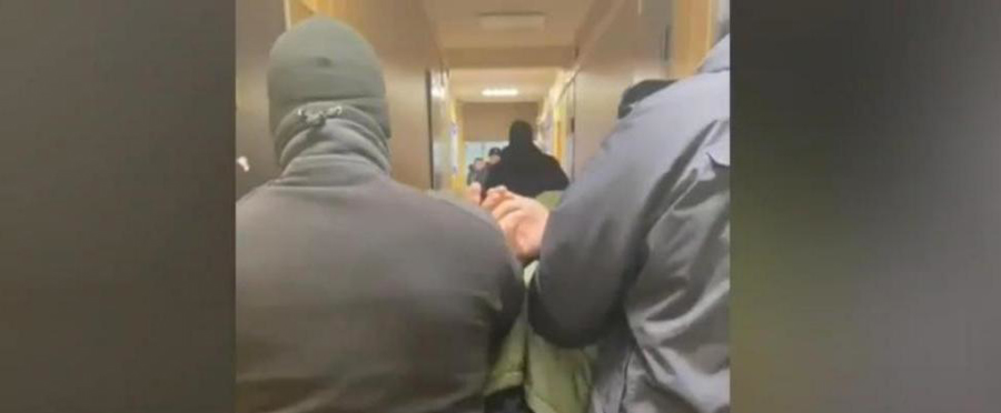 В Оренбурге при силовой поддержке СОБР Росгвардии задержан мужчина, причинивший тяжкий вред здоровью двоим братьям