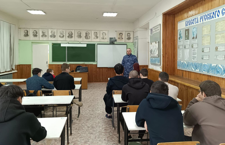 В поселке Светлый росгвардейцы рассказали учащимся о порядке поступления в ВУЗы Росгвардии