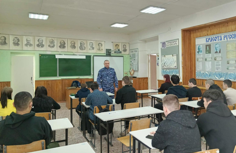 В поселке Светлый росгвардейцы рассказали учащимся о порядке поступления в ВУЗы Росгвардии