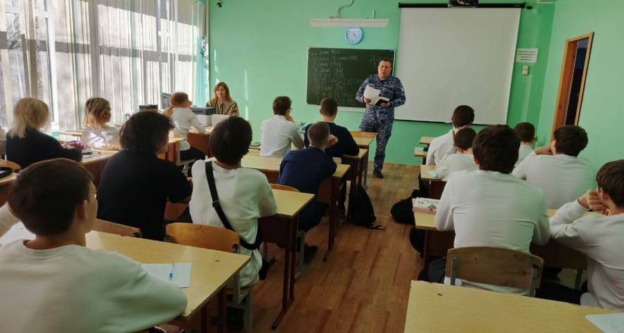 Росгвардейцы провели с учащимися беседу о поступлении в ВУЗы Росгвардии 