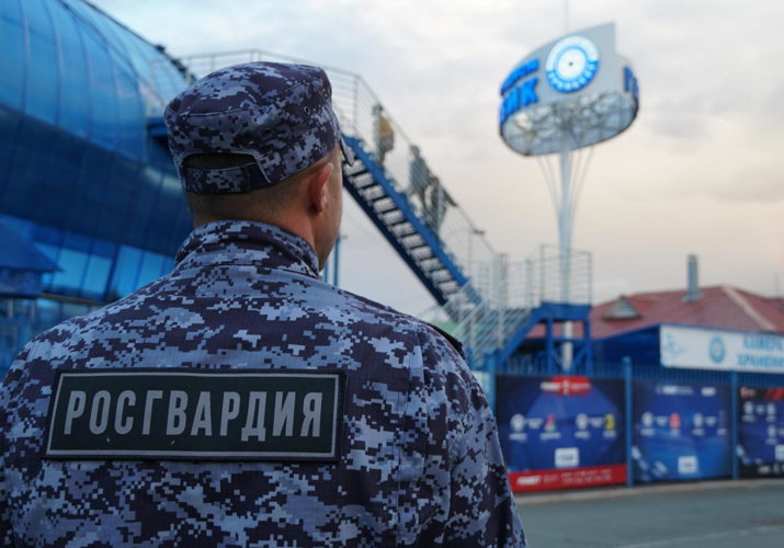 В Оренбурге росгвардейцы обеспечили правопорядок во время проведения футбольного матча