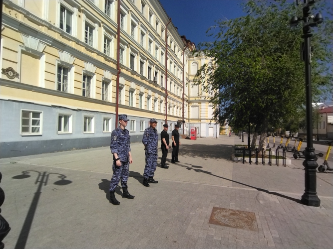 В Оренбурге сотрудники Росгвардии обеспечили безопасность во время проведения мероприятий, приуроченных ко Дню пограничника