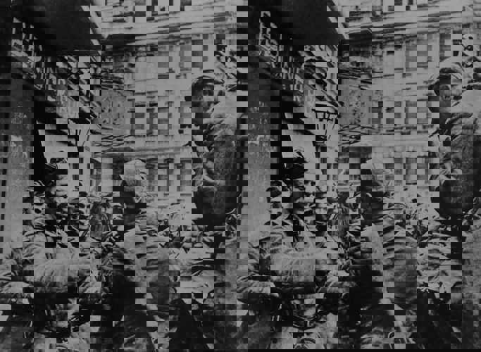 Части войск НКВД весной 1945 года участвовали в битве за Берлин — штурмовали Рейхстаг и сражались с гитлеровцами на улицах города