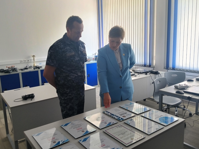 Росгвардейцы приняли участие в итоговом собрании в кадетских классах
