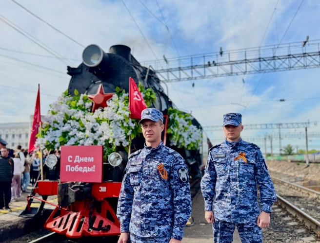  Росгвардейцы обеспечили безопасность прибытия «Поезда Победы» в Оренбург (ВИДЕО)
