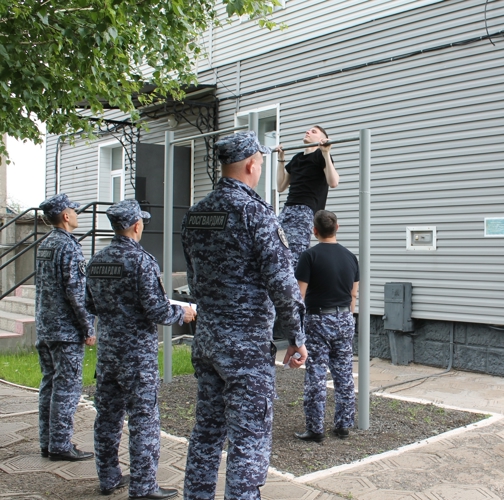 В Оренбургской области росгвардейцы прошли контрольную проверку за зимний период обучения
