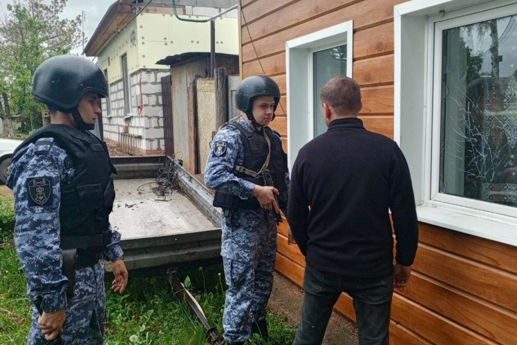 Росгвардейцы предотвратили незаконную попытку проникновения в частный дом