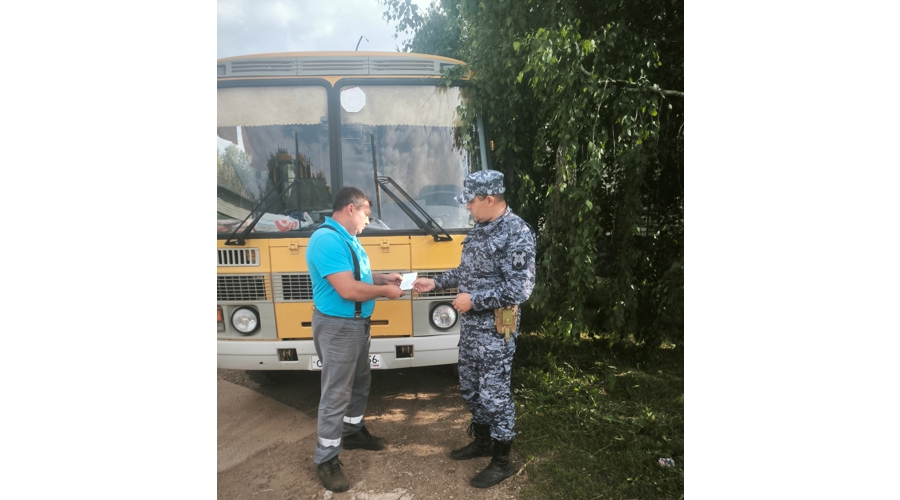 Росгвардейцы проводят акцию «Безопасный дом, подъезд, квартира»