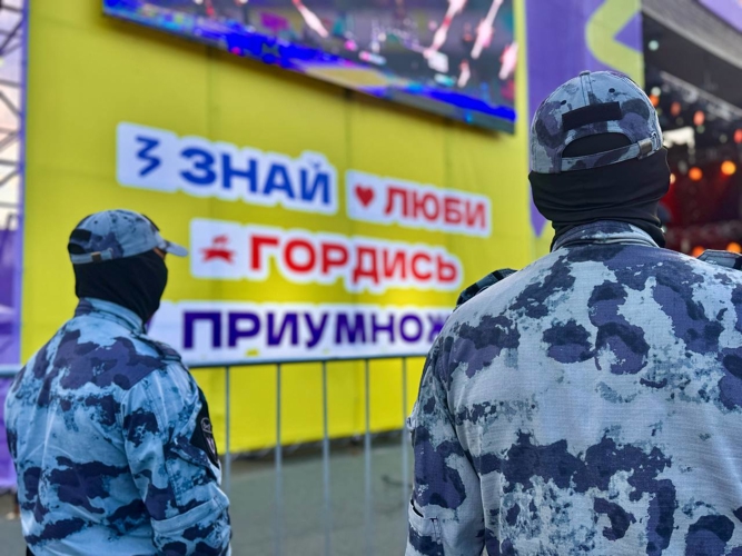 В Оренбурге сотрудники Росгвардии обеспечили правопорядок во время проведения Дня молодежи и закрытия фестиваля Евразия Глобал