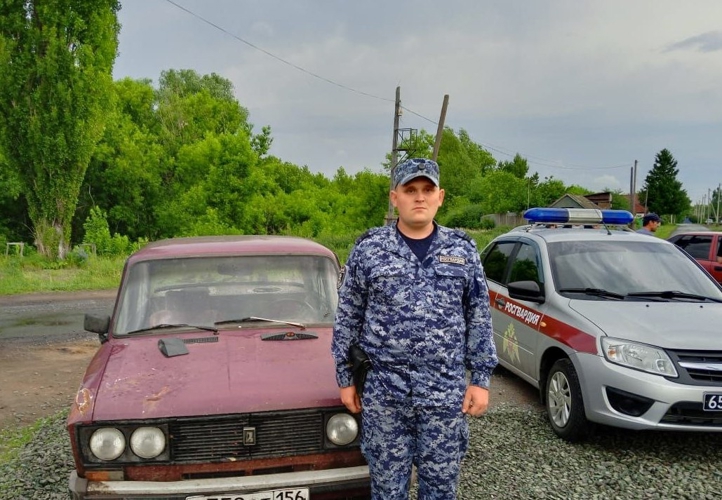 В селе Тоцкое Оренбургской области росгвардейцы задержали автоугонщика