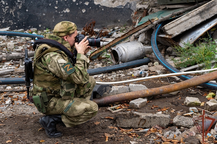 ВОЕННЫЕ ФОТОКОРРЕСПОНДЕНТЫ РОСГВАРДИИ ОТМЕЧАЮТ ПРОФЕССИОНАЛЬНЫЙ ПРАЗДНИК