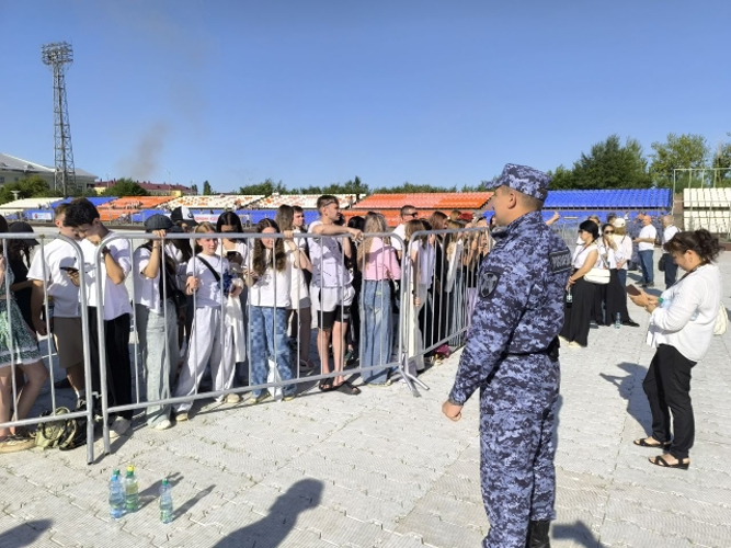 Сотрудники Росгвардии приняли участие в охране общественного порядка и обеспечении общественной безопасности во время празднования Дня металлурга