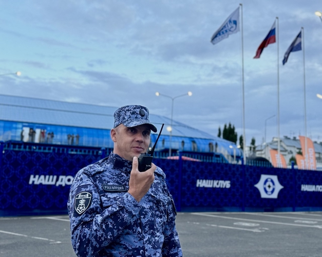  В Оренбурге росгвардейцы обеспечили правопорядок во время проведения футбольного матча