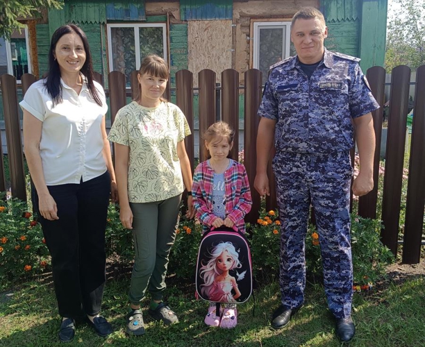 Росгвардейцы  приняли участие в благотворительной акции «Собери ребенка в школу»   