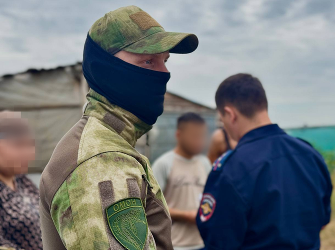 Сотрудники ОМОН Росгвардии приняли участие в рейдовых мероприятиях по соблюдению миграционного законодательства в Оренбургской области