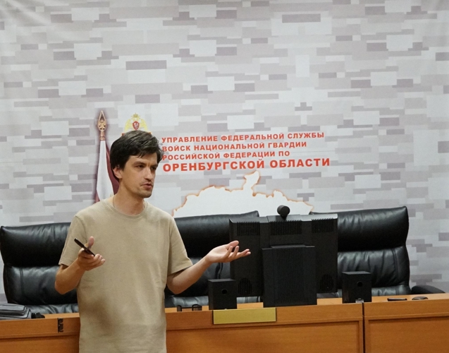 В Оренбурге представитель Российского общества «Знание» провел встречу с росгвардейцами