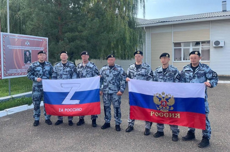 В Оренбургской области росгвардейцы приняли участие в торжественных мероприятиях, приуроченных ко дню Государственного флага Российской Федерации