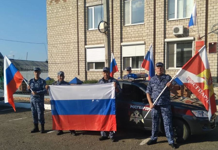 В Оренбургской области росгвардейцы приняли участие в торжественных мероприятиях, приуроченных ко дню Государственного флага Российской Федерации