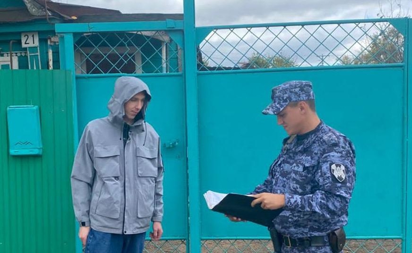 Сотрудники вневедомственной охраны Росгвардии проводят акцию «Безопасный дом, подъезд, квартира»