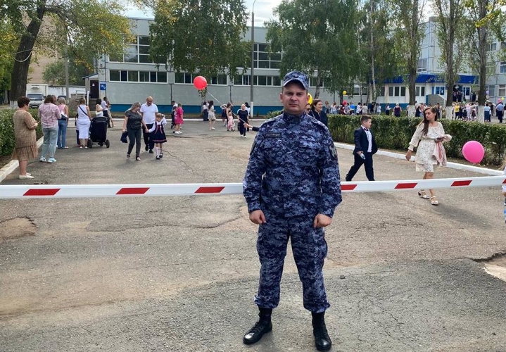 В Оренбургской области росгвардейцы обеспечили правопорядок в День знаний