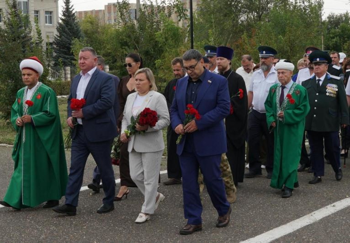 В Оренбурге росгвардейцы приняли участие в памятных мероприятиях, посвященных Дню солидарности в борьбе с терроризмом