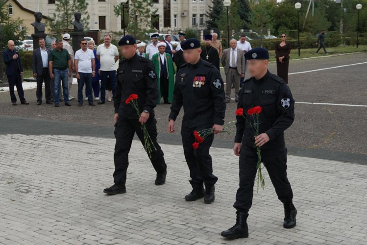 В Оренбурге росгвардейцы приняли участие в памятных мероприятиях, посвященных Дню солидарности в борьбе с терроризмом