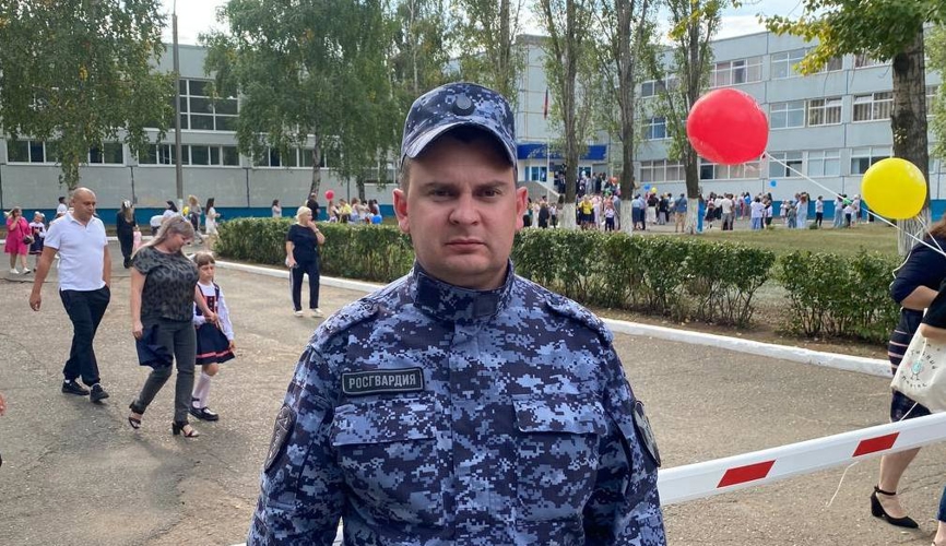 В Оренбургской области росгвардейцы обеспечили правопорядок в День знаний