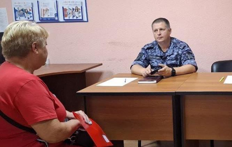 В Гае росгвардейцы рассказали гражданам о возможностях прохождения службы в Росгвардии и о получении высшего образования в ВУЗах ведомства