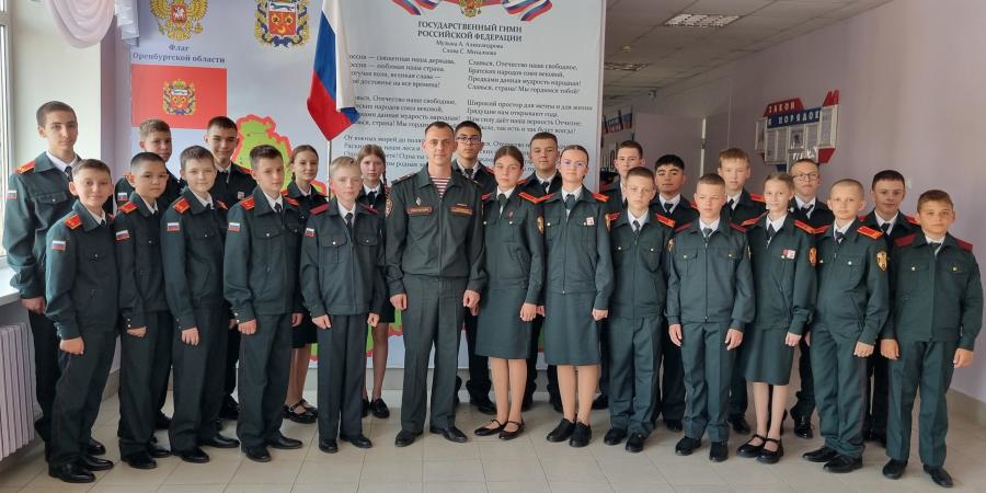 Росгвардейцы поздравили школьников Оренбурга с Днем знаний