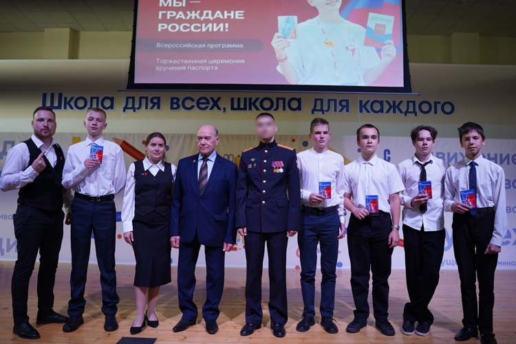 В Оренбурге росгвардеец принял участие в проекте «Диалоги с Героями» и мероприятии по вручению паспортов гражданина Российской Федерации 