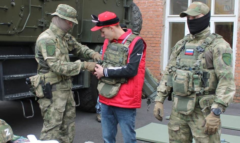 В Оренбурге росгвардейцы приняли участие в образовательном фестивале «Мир профессий»