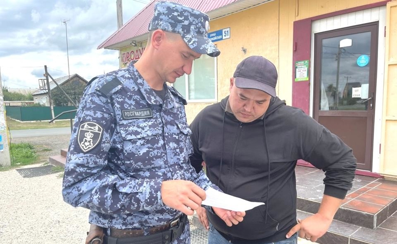 В Оренбургской области росгвардейцы проводят акцию «Безопасный дом, подъезд, квартира»