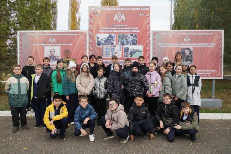 В преддверии празднования Дня народного единства сотрудники оренбургского ОМОН провели Урок мужества
