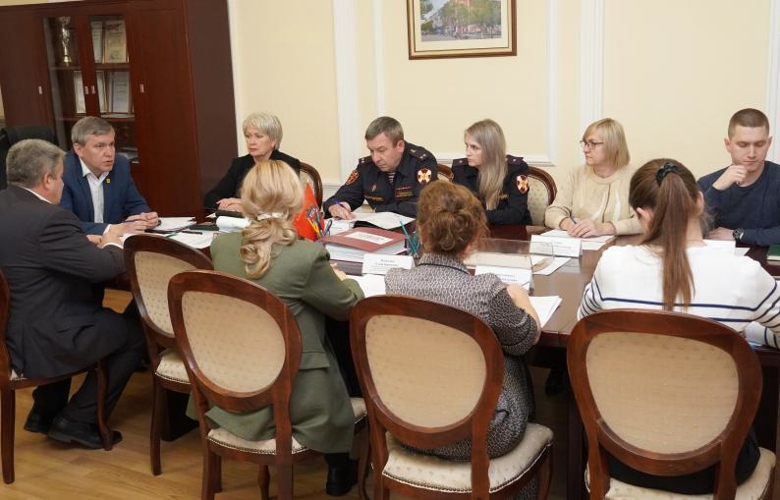 В Оренбурге сотрудники лицензионно-разрешительного центра Росгвардии приняли участие в совещании по противодействию нелегальной занятости