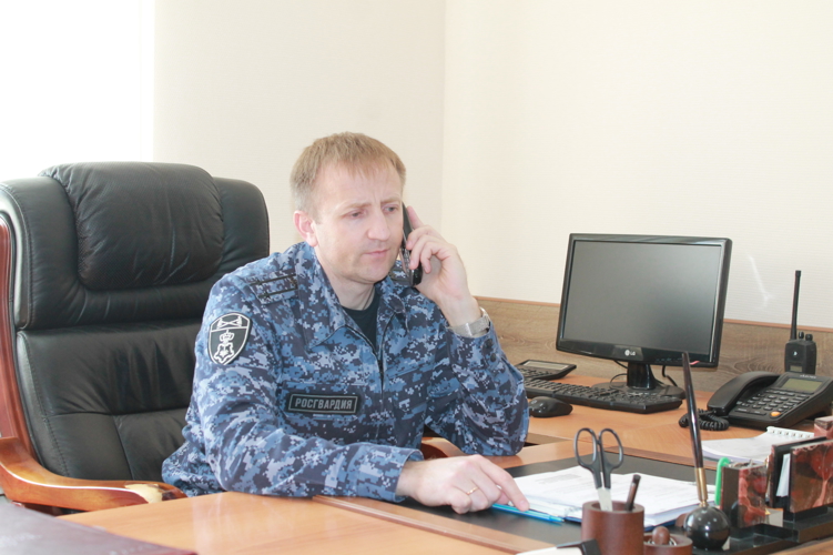 Врио начальника управления вневедомственной охраны провел прямую линию с гражданами по вопросу трудоустройства на службу в Росгвардию и поступления в ведомственные институты