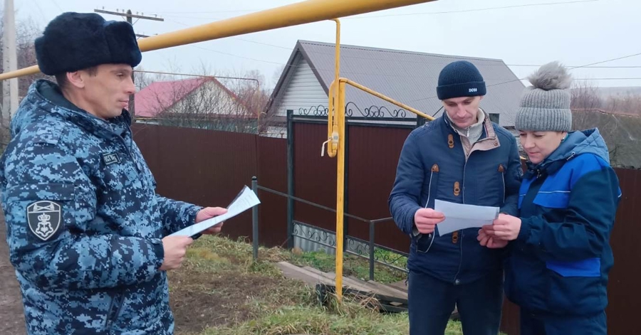 В рамках акции «Безопасный Новый год» росгвардейцы сообщили гражданам о том, как защитить свое имущество