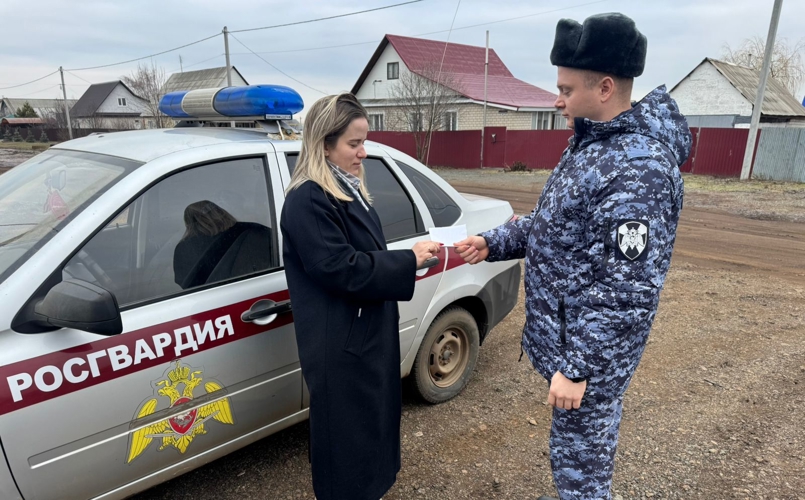 Росгвардейцы продолжают информировать граждан в рамках акции «Безопасный Новый год»