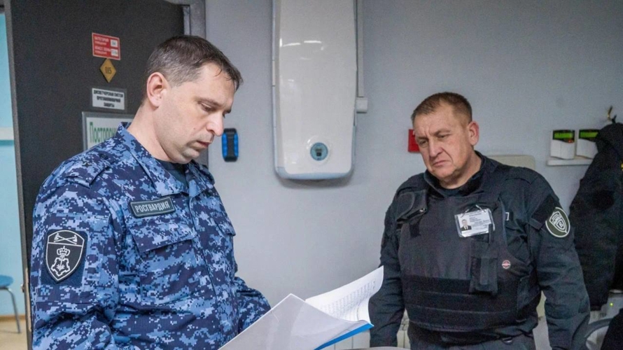 Росгвардейцы проверили  спортивно-культурный комплекс Оренбурга на антитеррористическую защищенность