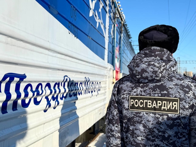В Оренбурге росгвардейцы обеспечили правопорядок во время прибытия поезда Деда Мороза(ВИДЕО)