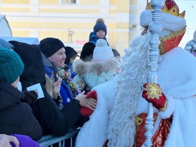 В Оренбурге росгвардейцы обеспечили правопорядок во время прибытия поезда Деда Мороза(ВИДЕО)
